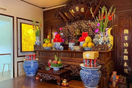 Nên Chọn Gỗ Gì Cho Bàn Thờ Gia Tiên? So Sánh Các Loại Gỗ Phổ Biến Hiện Nay